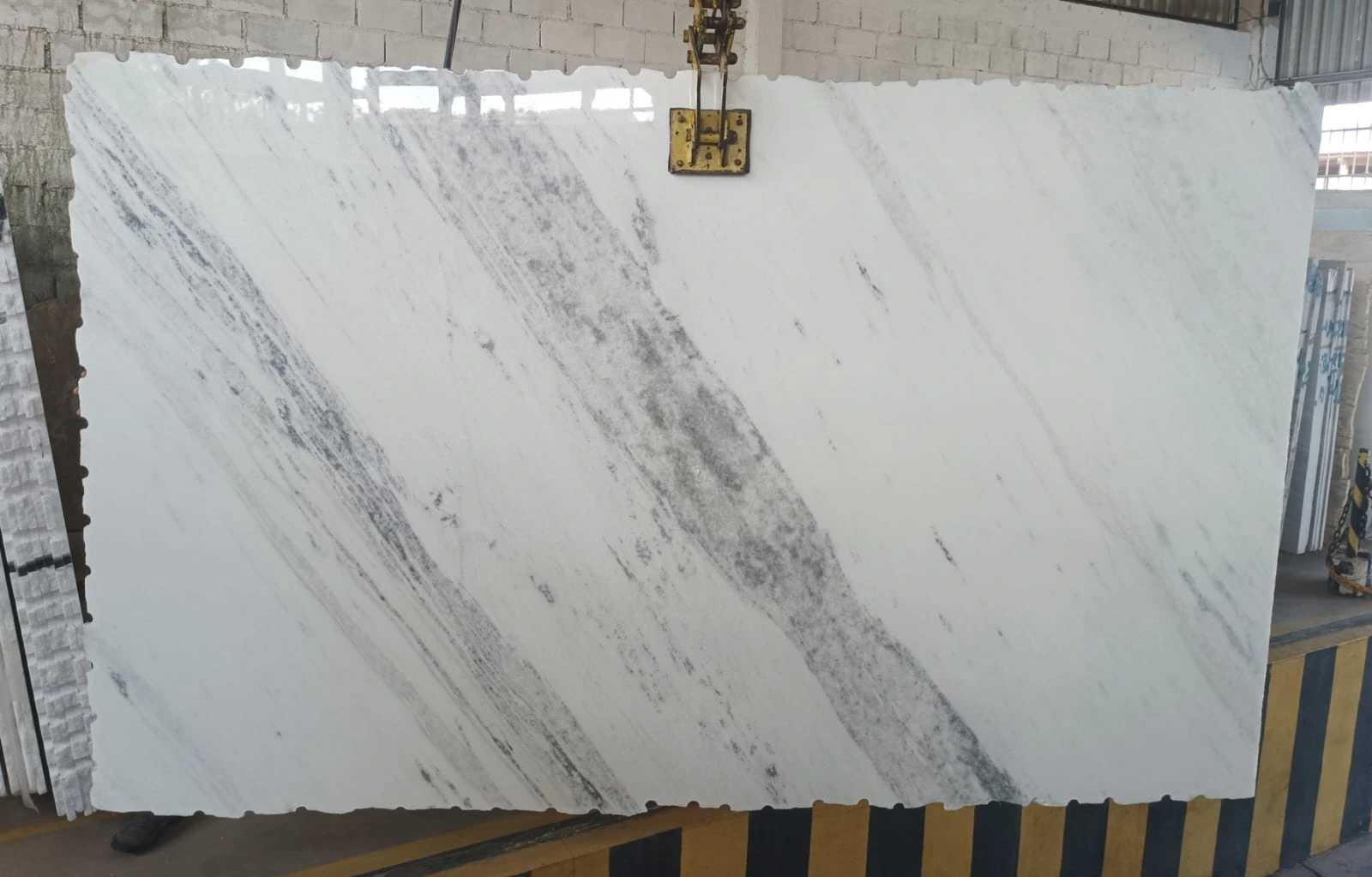 Mármore Branco Rajado New Silver